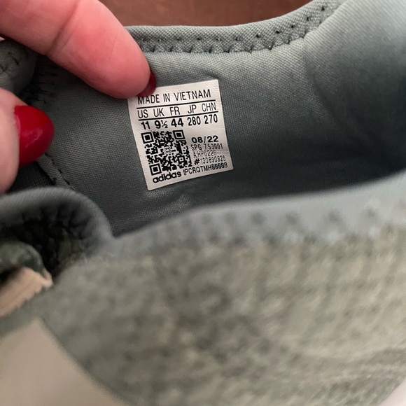 Adidas Cloudfoam Olive Sneakers with White Base Wm Sz 11 - Picture 5 of 8